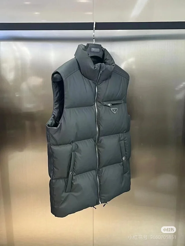 Prada Vests DX 129-10 Puffer Vest product detail image 7