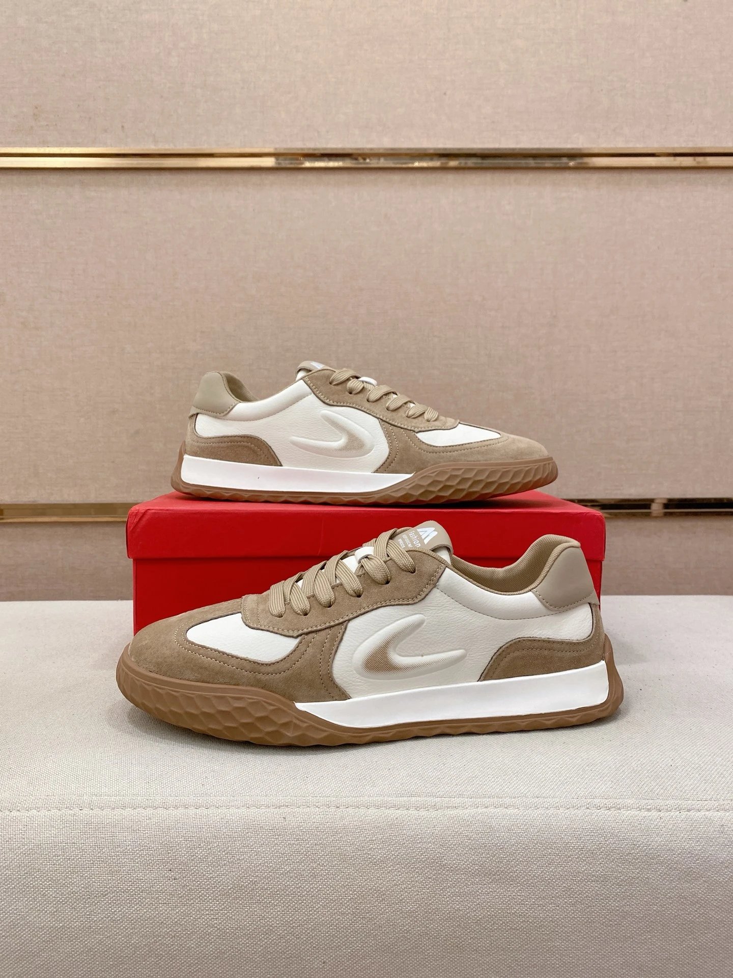 Design Retro Sport Sneakers Beige and White Sneakers - 2