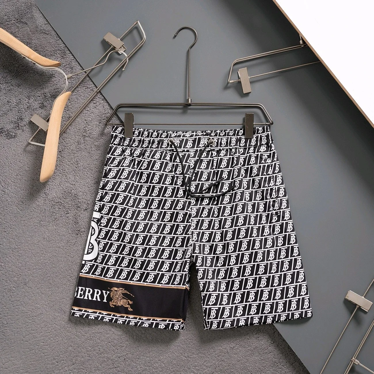 Burberry All-Over Print TB Monogram & Equestrian Knight Patch Casual Shorts - rep szorty