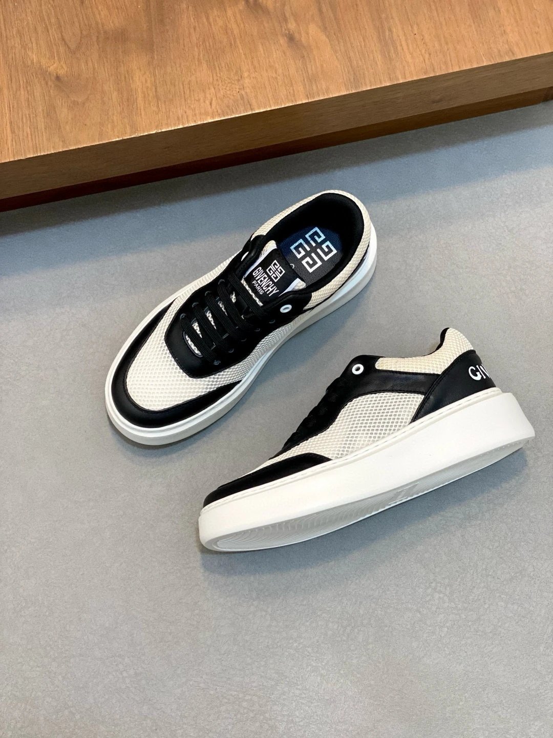 Givenchy G4 Sneaker Black White