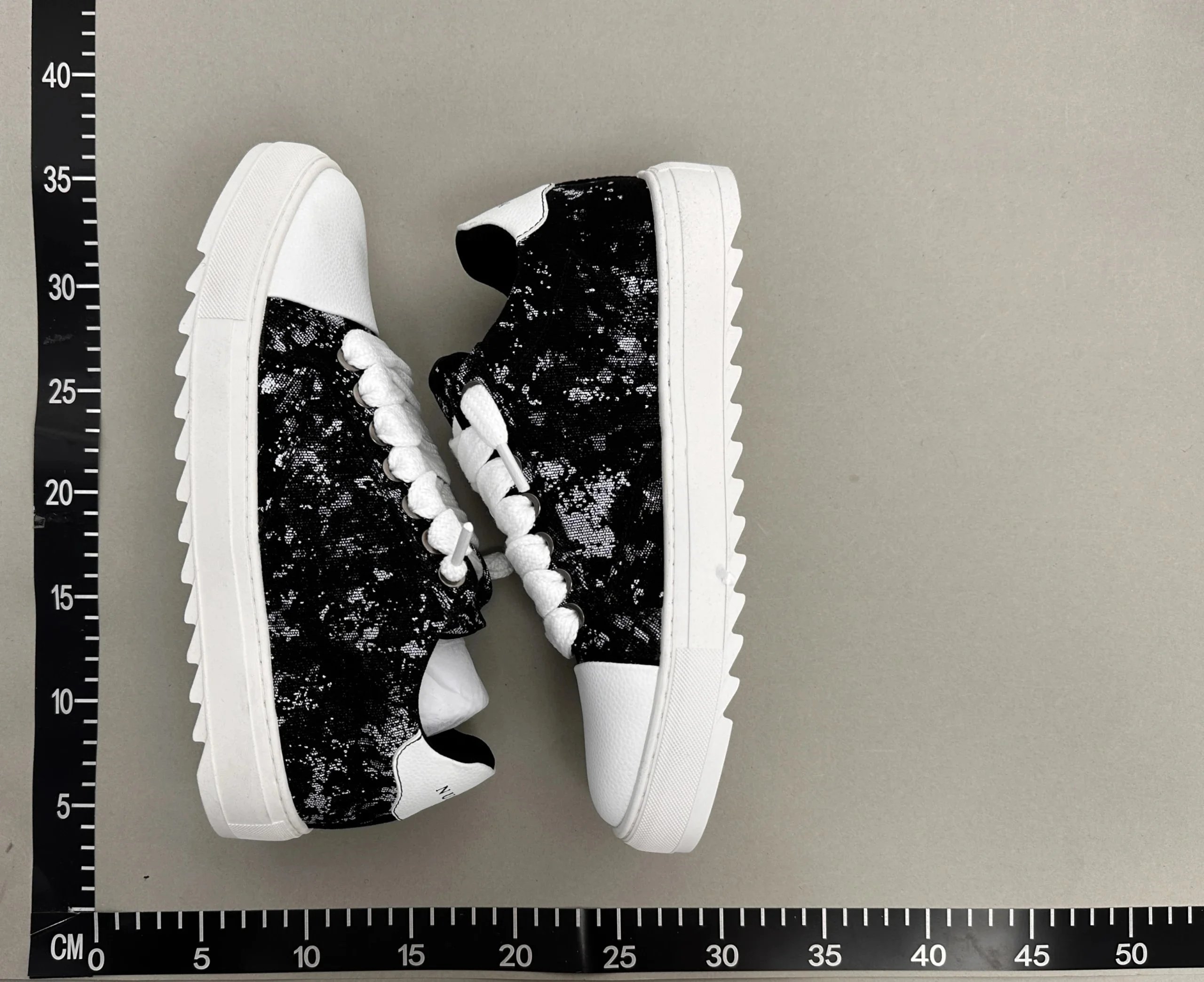 Design Denim-Style Sneakers with Pink Laces Black / White - 3