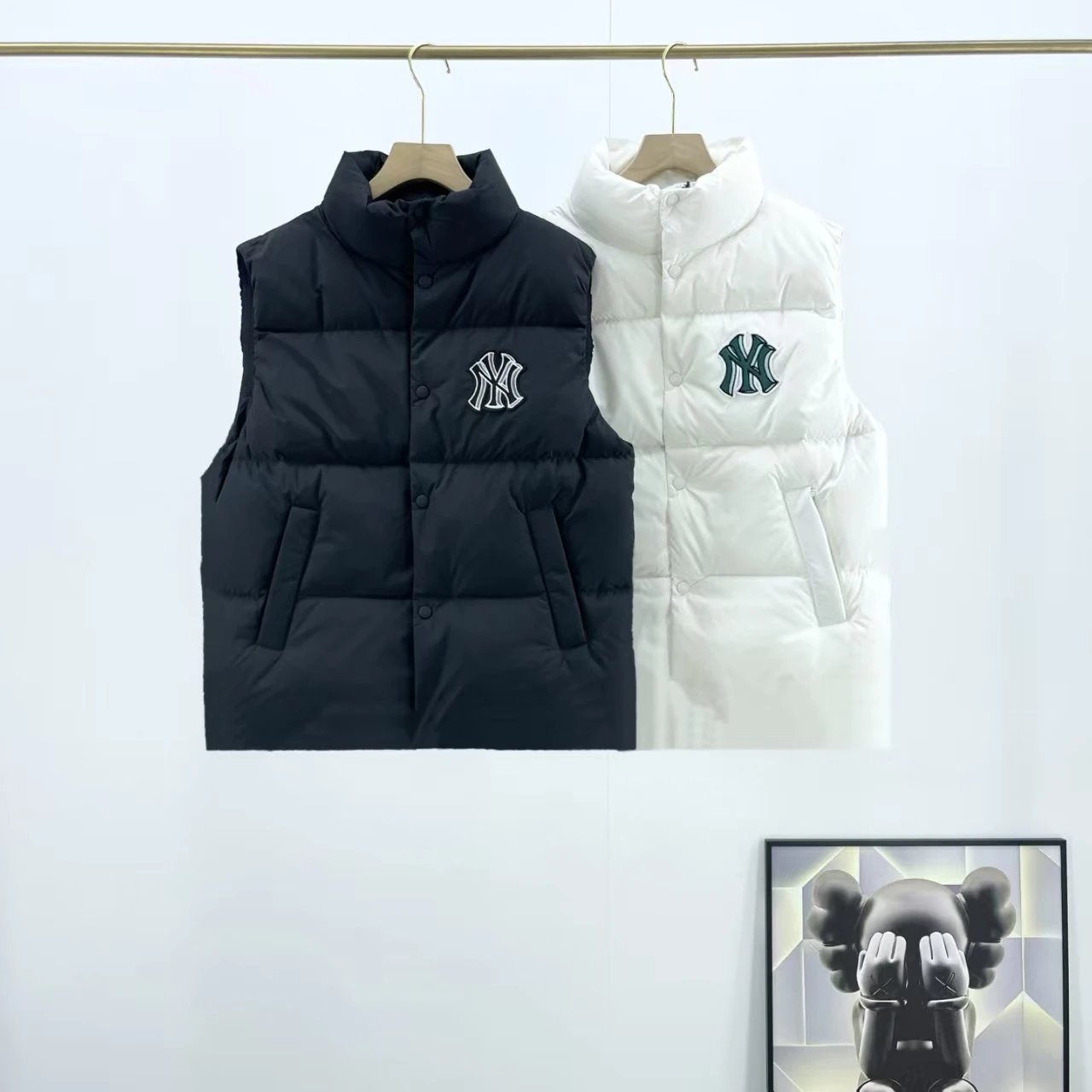 New York Yankees Puffer Vest White Outerwear.vest - 2