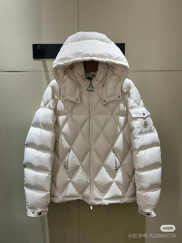 Moncler Down Jackets Hooded diamond-quilted puffer product detail image 4