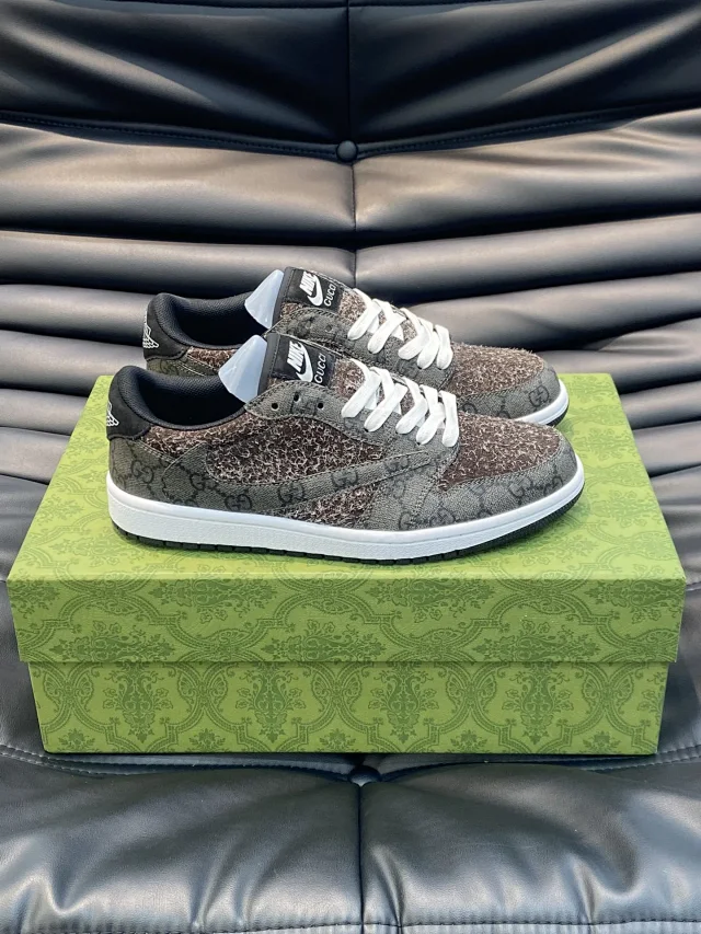 Gucci Sneakers Nike Swoosh and GG Monogram Design product detail image 1