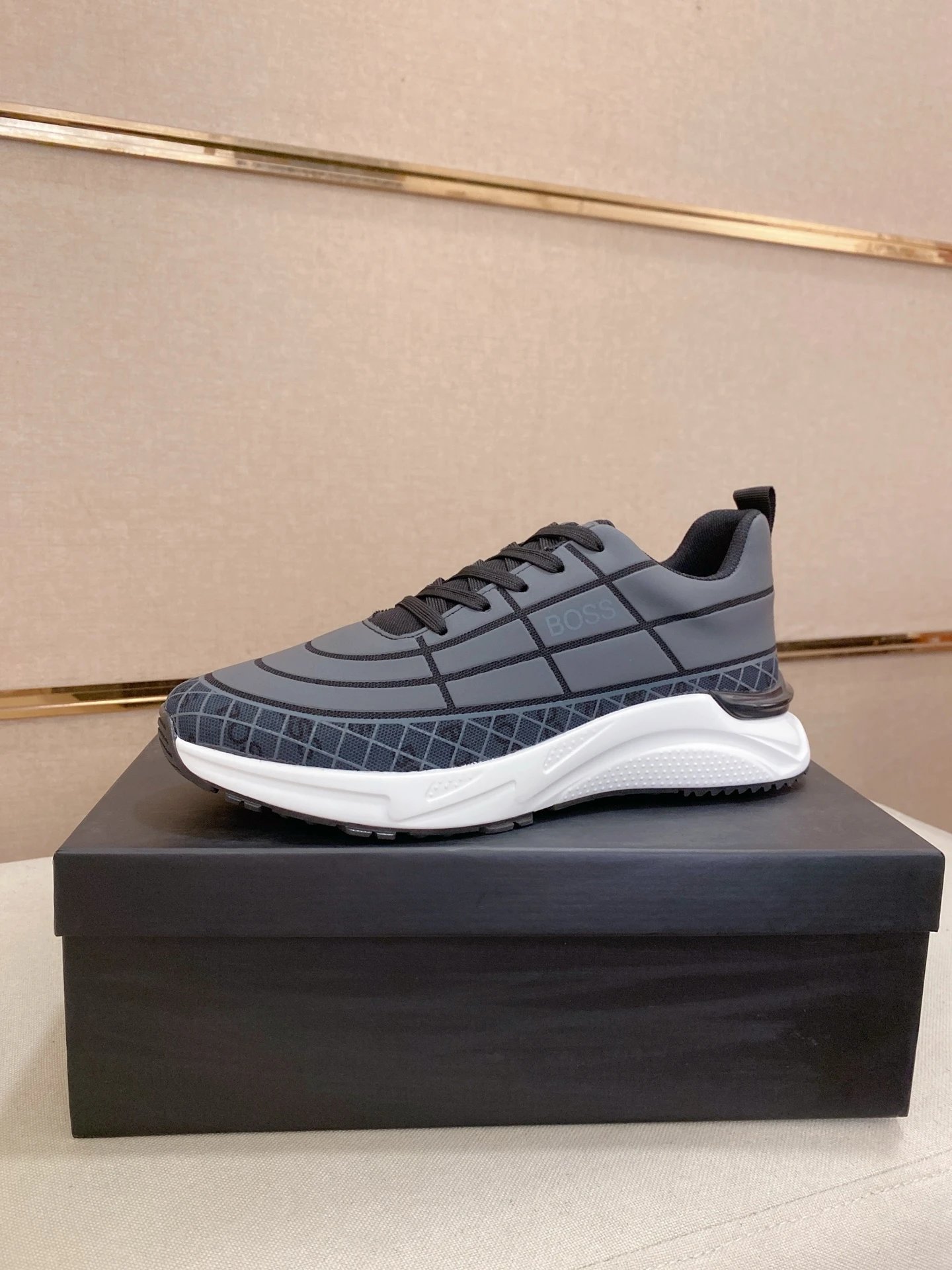 Hugo Boss Dean Quilted Runner Grey White
