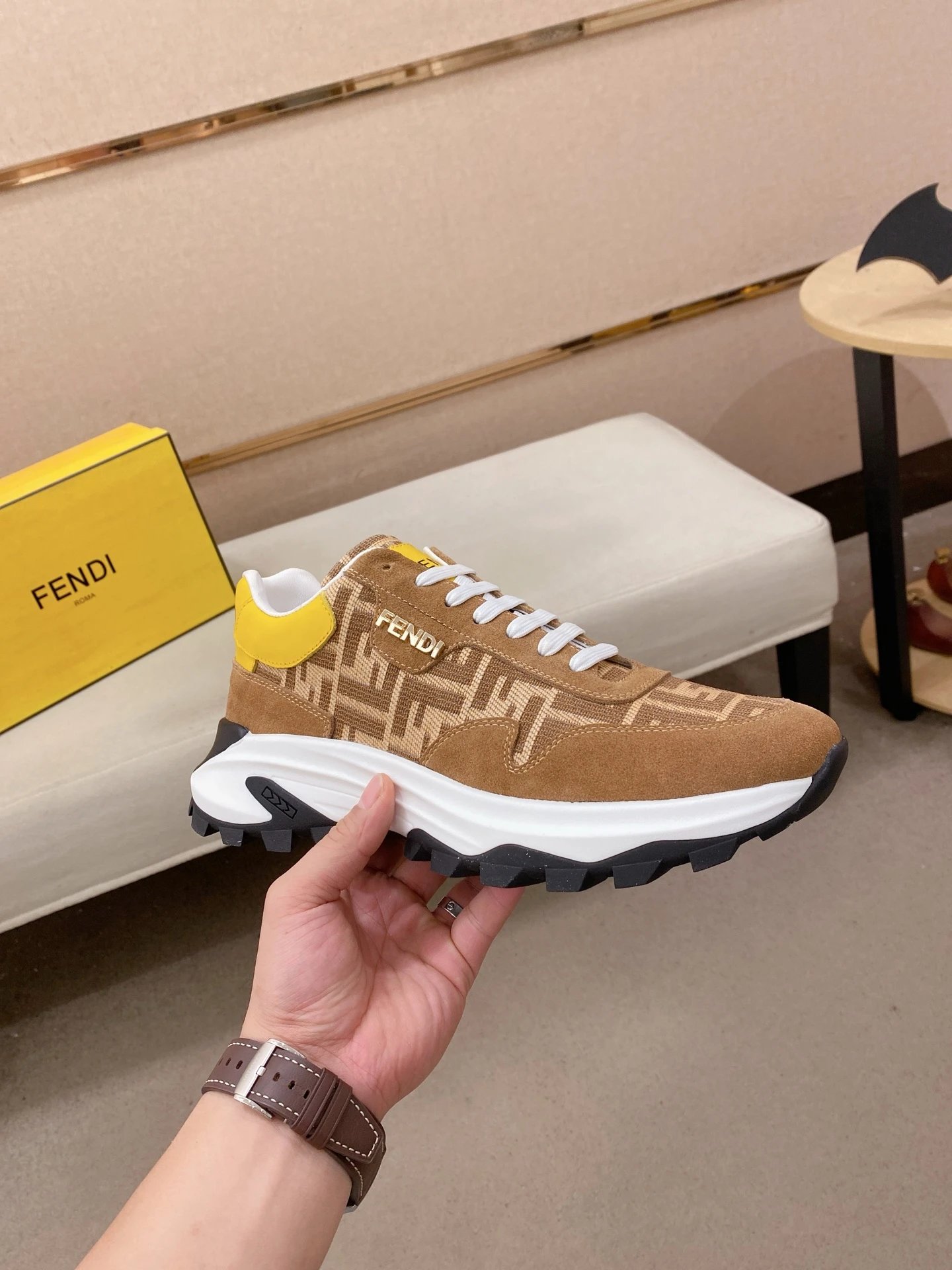 Fendi FF Logo Sneakers [9 styl