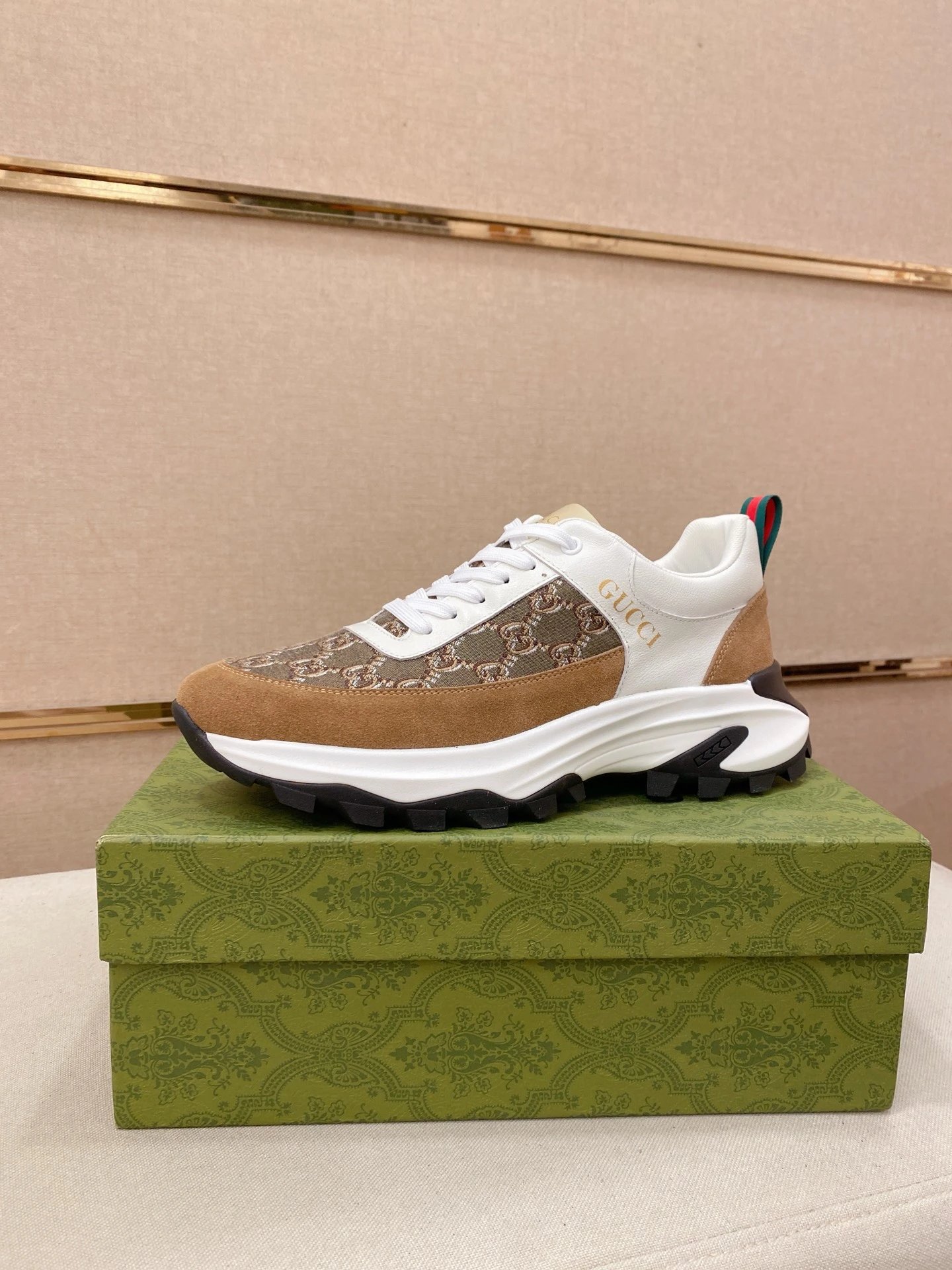 Gucci GG Canvas Runner Sneaker Beige Tan