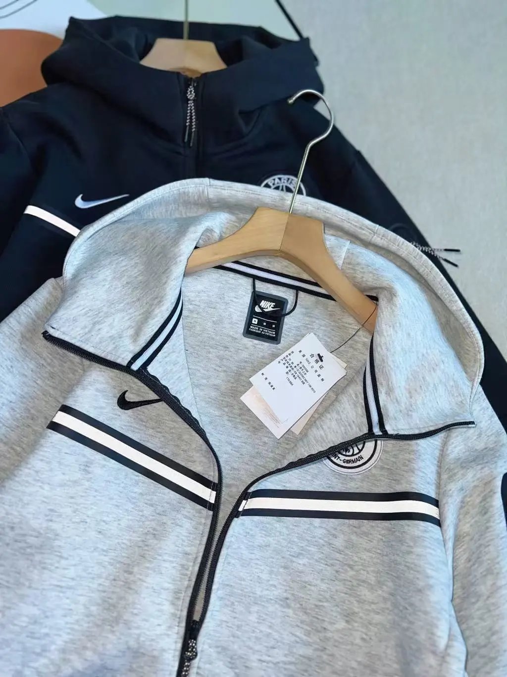 Nike x Paris Saint-Germain Tech Fleece Hoodie and Sweatpants Set Gray - 7