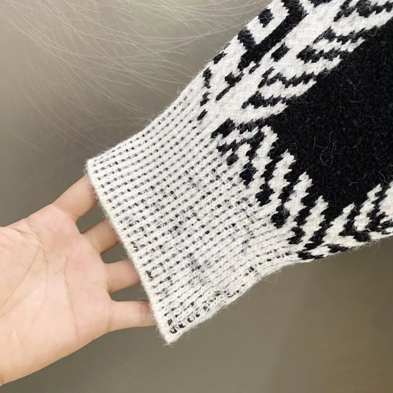 Givenchy 4G Pattern Knit Sweater Black and White - 7
