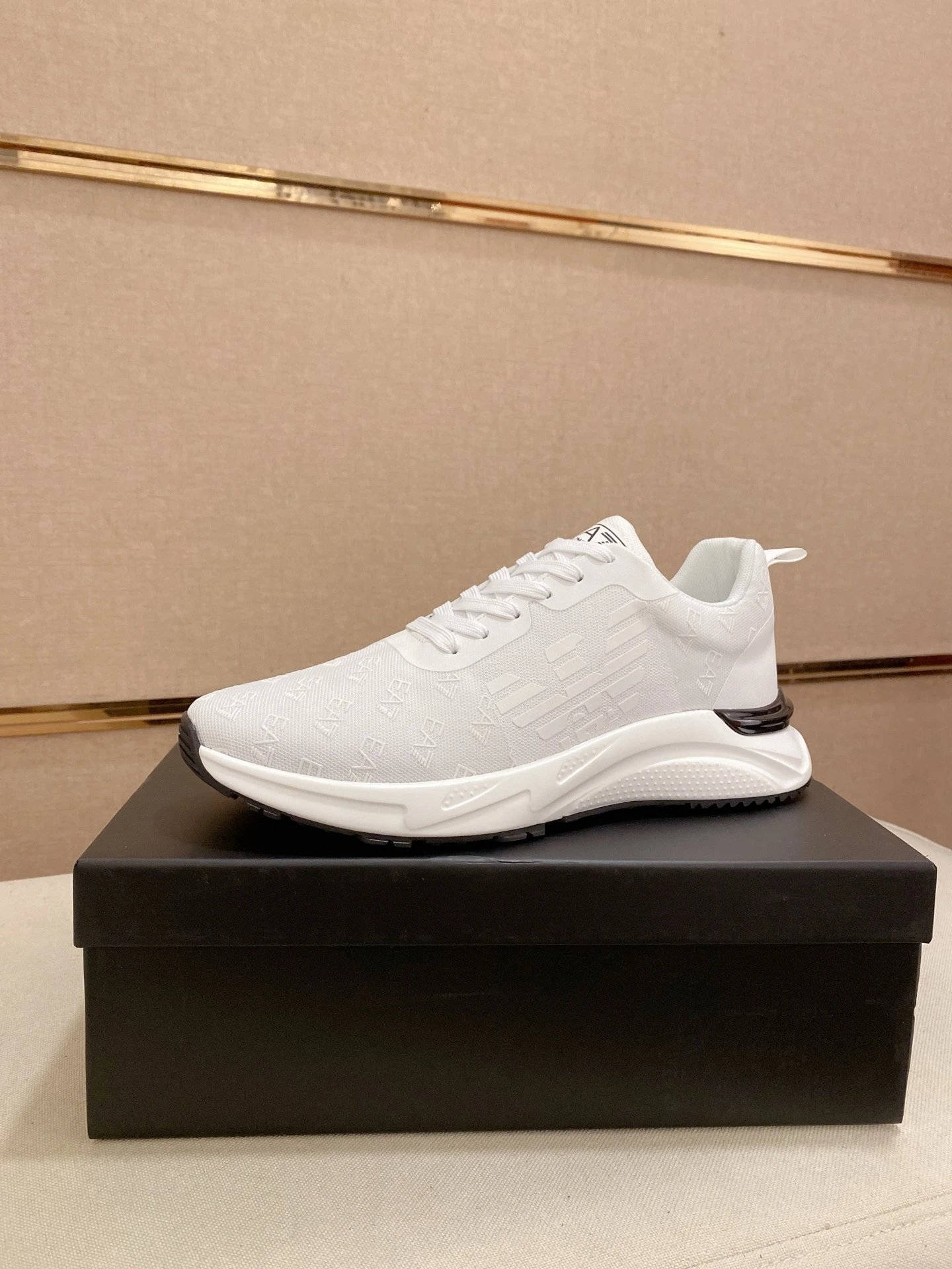 EA7 Emporio Armani Eagle Runner White Monogram