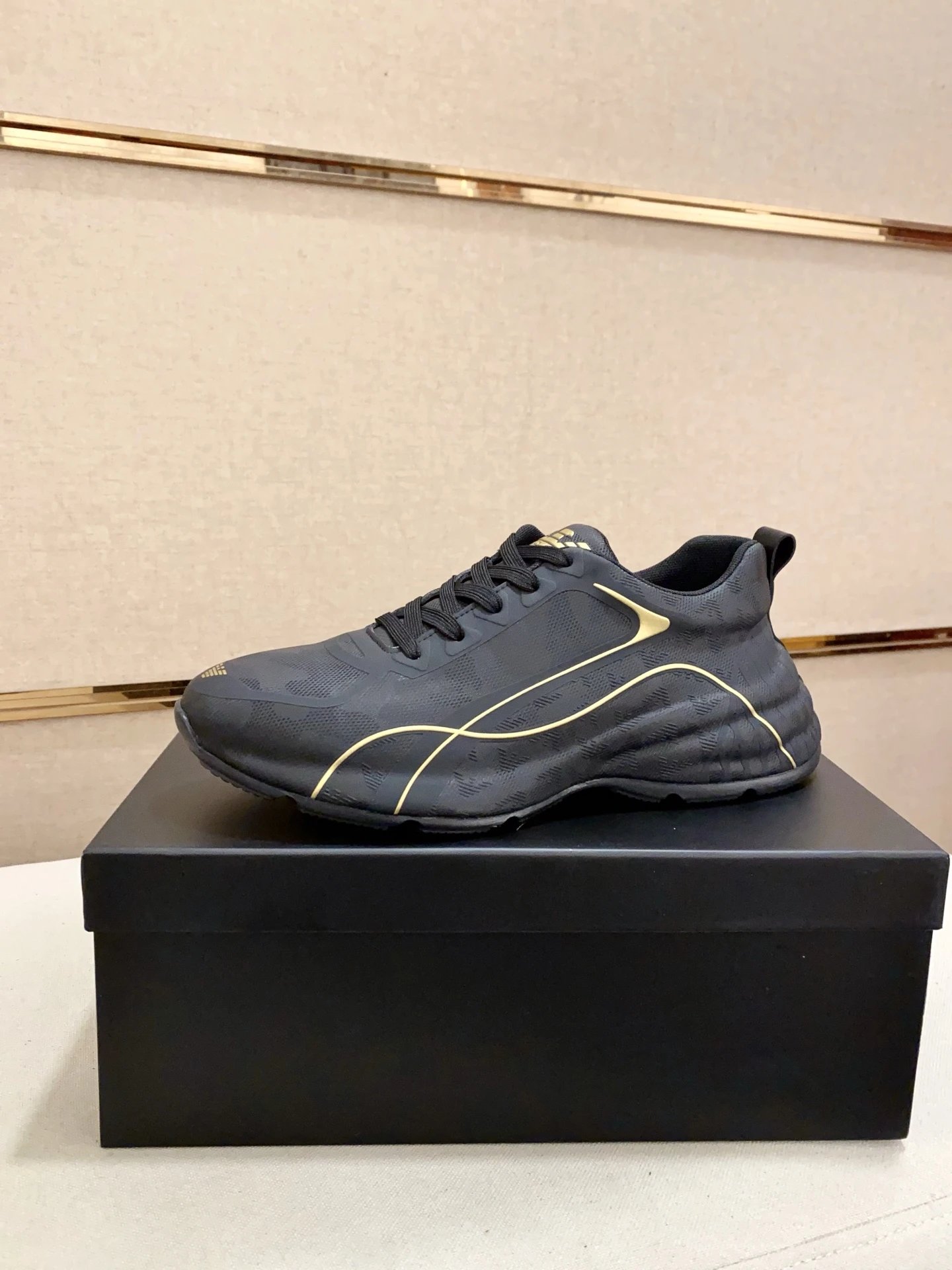 EA7 Emporio Armani Gekko Runner Black Gold