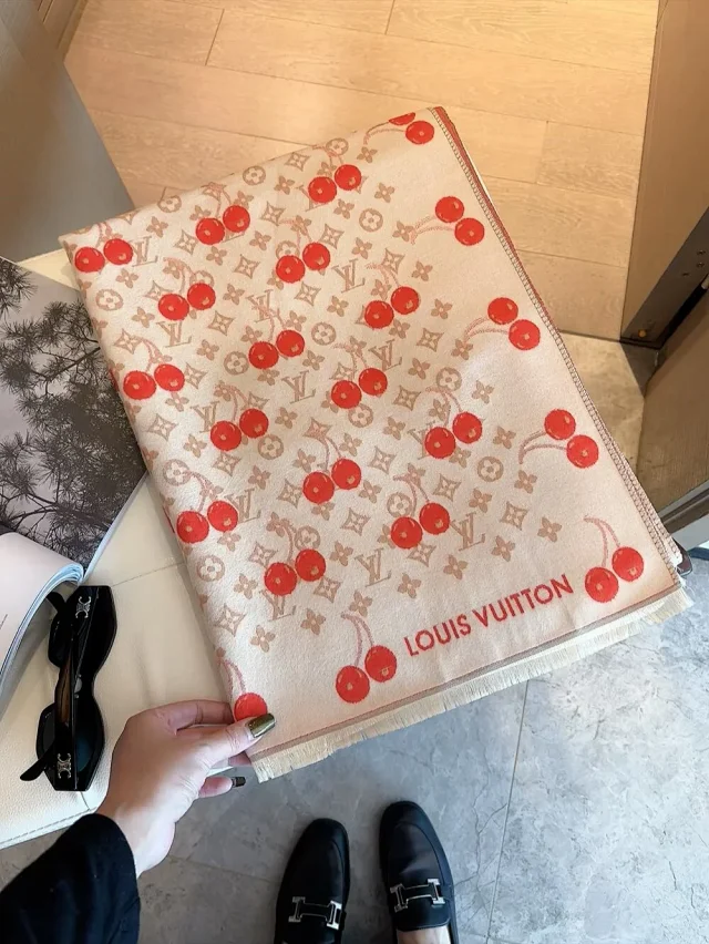 Louis Vuitton Scarves Cherry Monogram Fringed Scarf product detail image 6