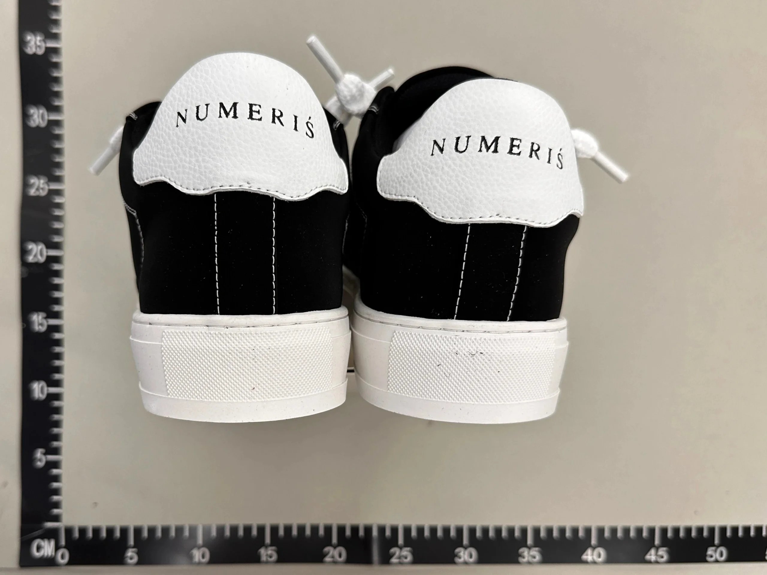 Design Denim-Style Sneakers with Pink Laces Black / White - 10