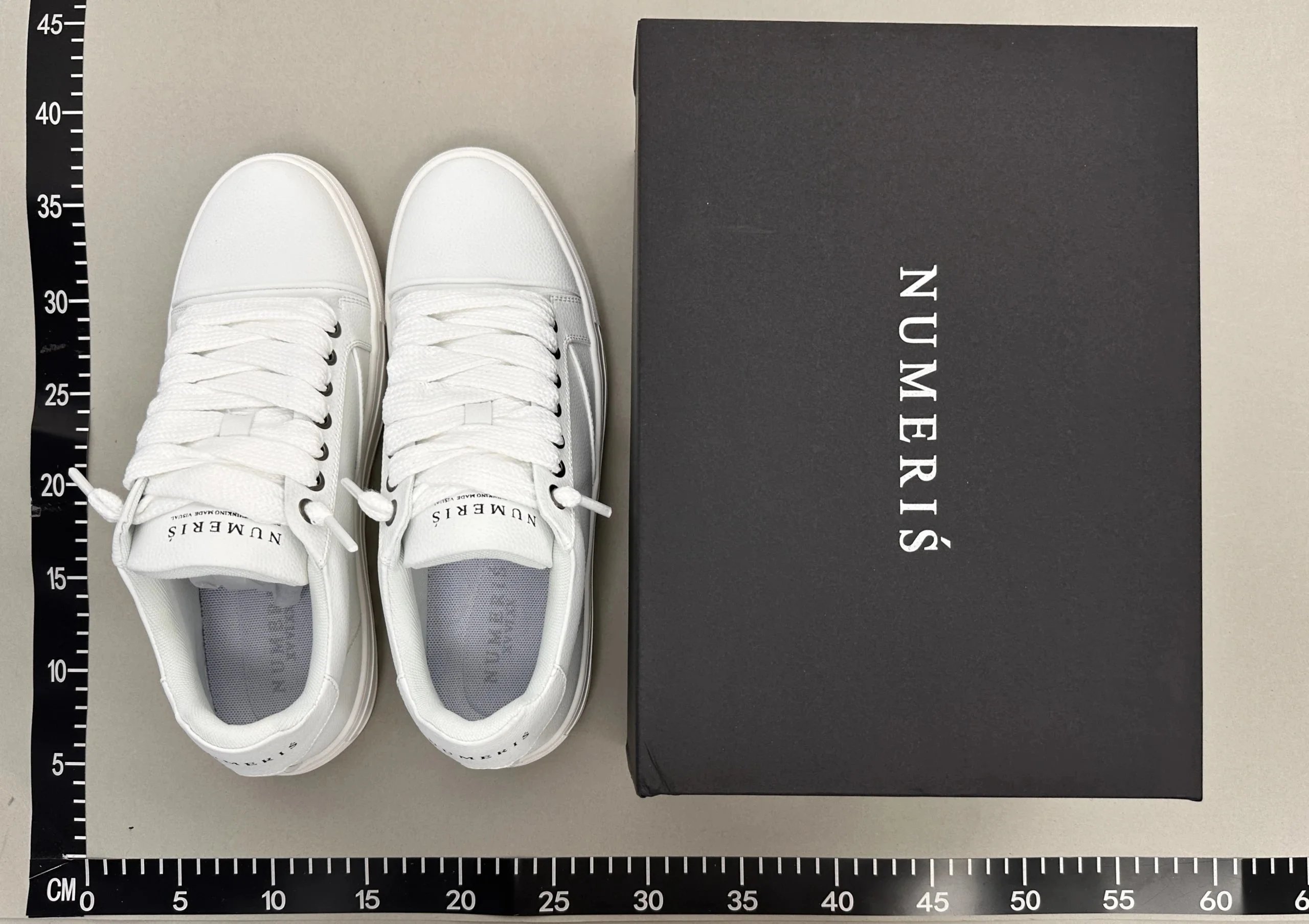 Design Denim-Style Sneakers with Pink Laces Black / White - 11