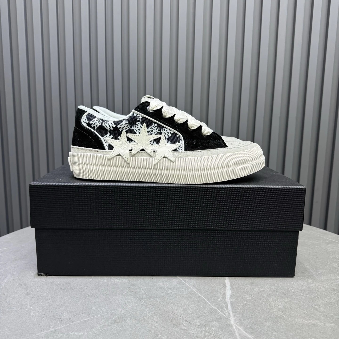 Dior Walk N Dior Oblique Gold White