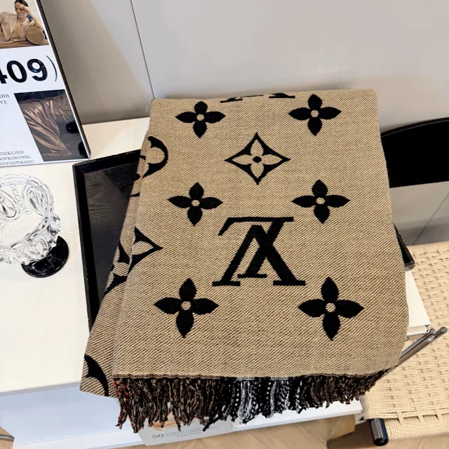 Louis Vuitton Scarves Cherry Monogram Fringed Scarf product detail image 18
