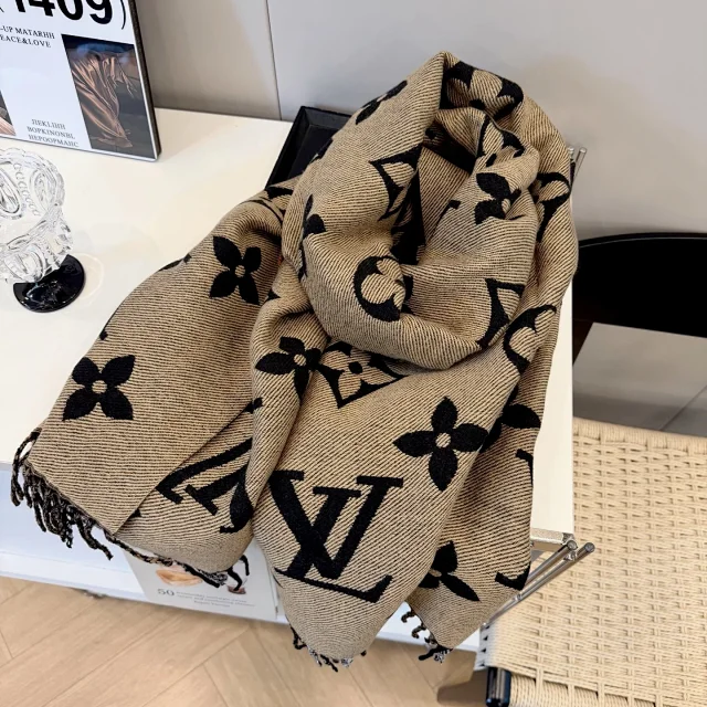 Louis Vuitton Scarves Cherry Monogram Fringed Scarf product detail image 21