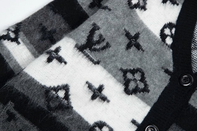 Louis Vuitton sweater: seller detail photo 7