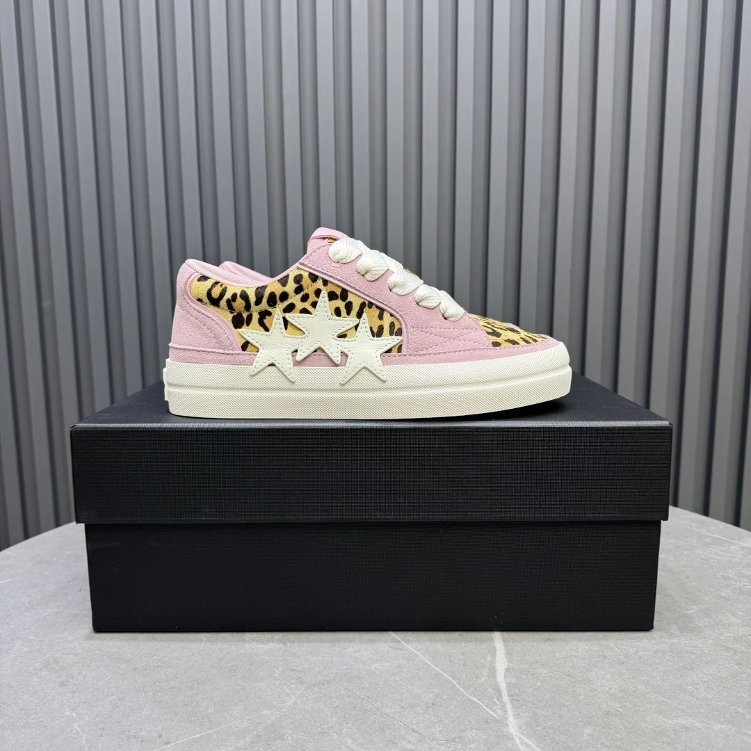 Design Star-Embellished Low-Top Sneakers in Pastel Blue and Beige - 7