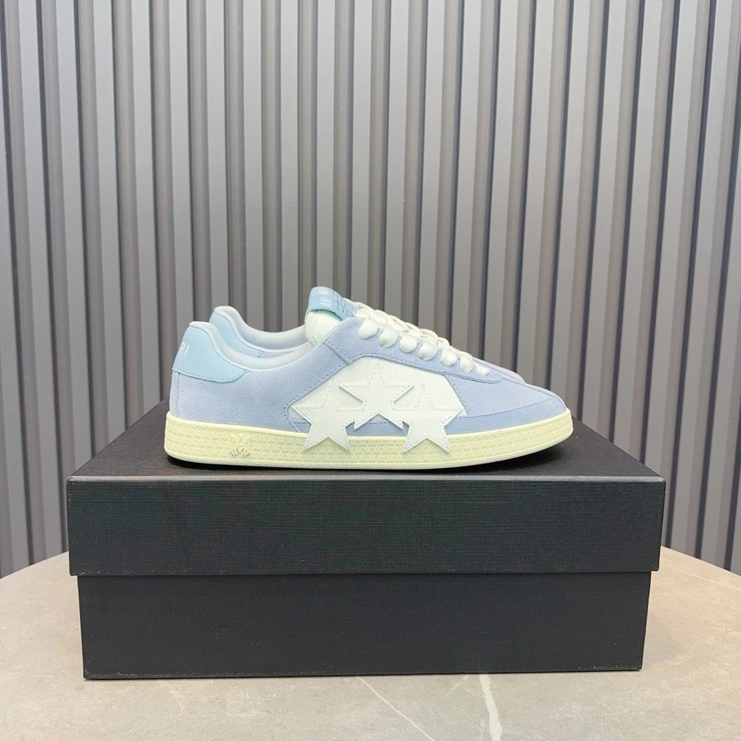 Design Star-Embellished Low-Top Sneakers in Pastel Blue and Beige - 3