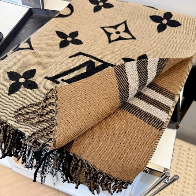 Louis Vuitton Scarves Cherry Monogram Fringed Scarf product detail image 20