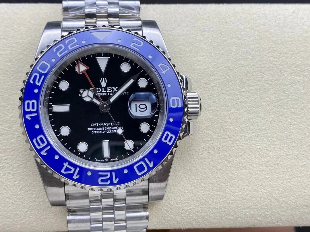 Silver Case · Black Dial 5-Link Steel Band [All-Blue Bezel]