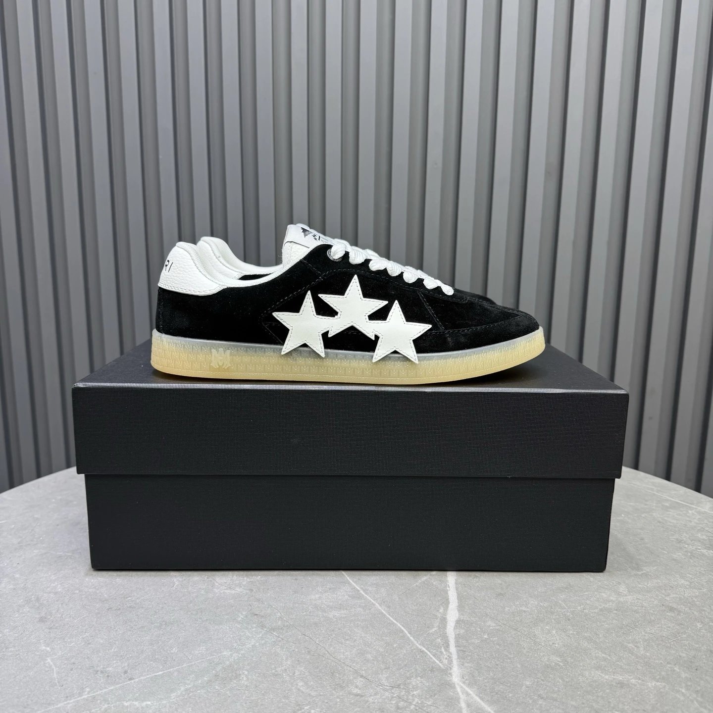 Design Star-Embellished Low-Top Sneakers in Pastel Blue and Beige - 6