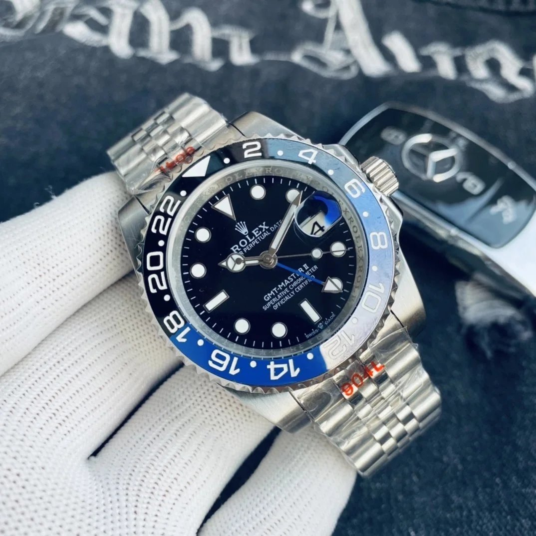 Silver Case Black Dial · 3-Link Steel Band (Black-Blue Bezel)