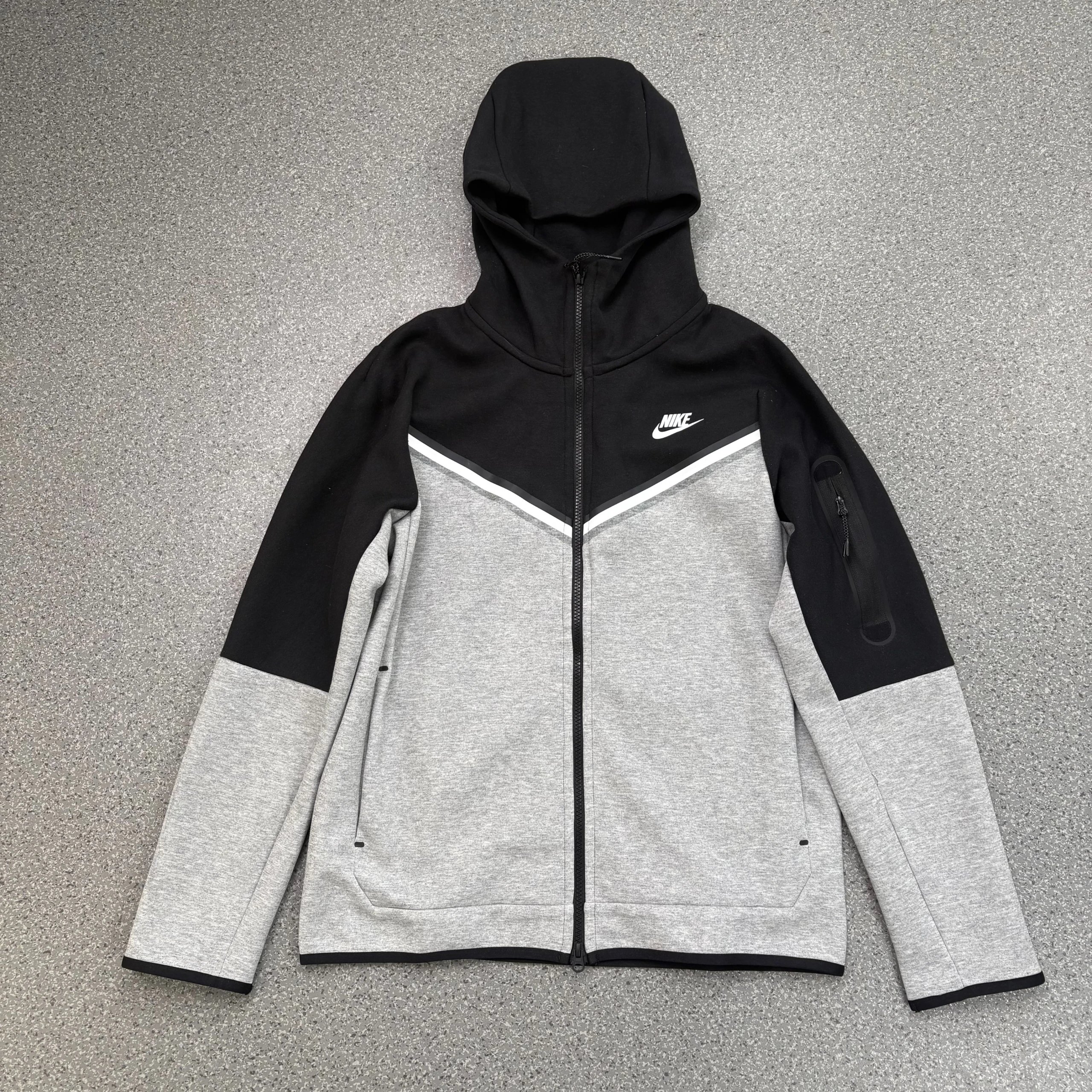 黑拼浅灰（半袖）上衣