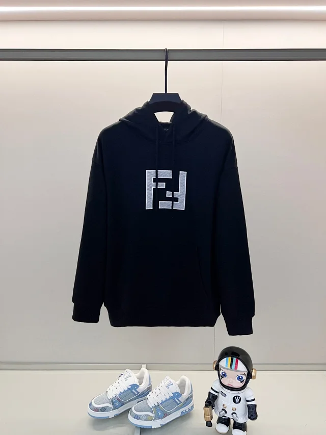 Fendi Hoodies & Sweatshirts Logo Print Pullover Hoodie product detail image 4