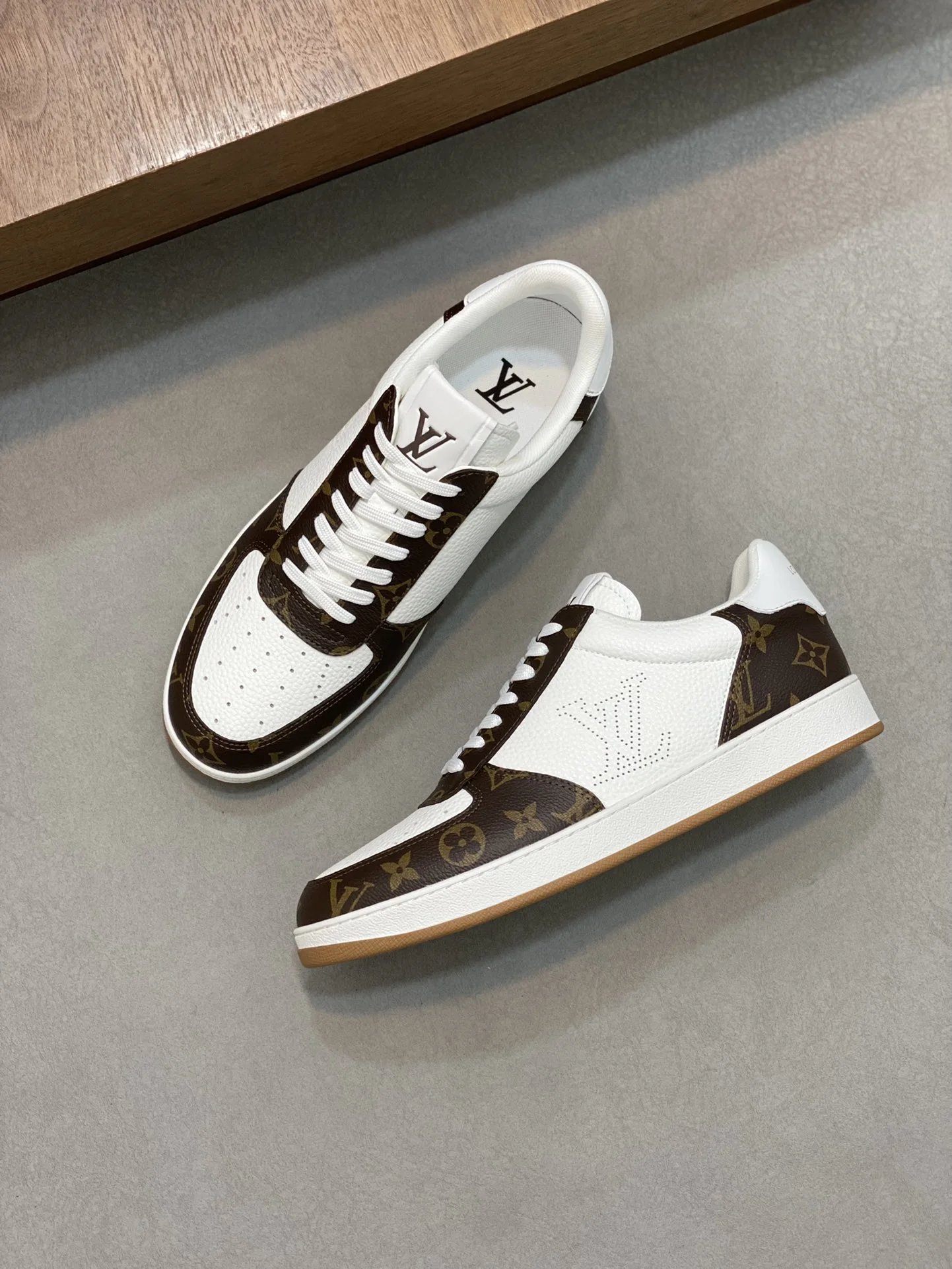 Louis Vuitton Rivoli Sneaker White Brown Monogram Canvas