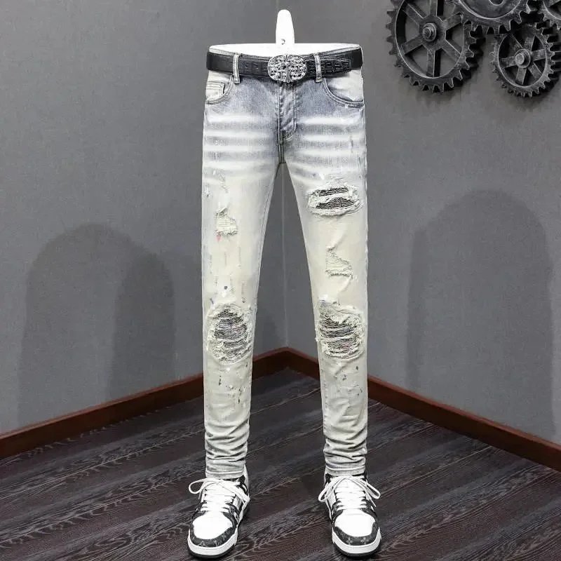 Design Distressed Light Wash Ripped Jeans with Embellished Belt