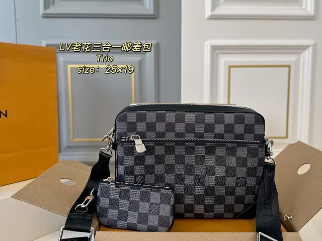 Louis Vuitton Assorted monogram bags product detail image 3
