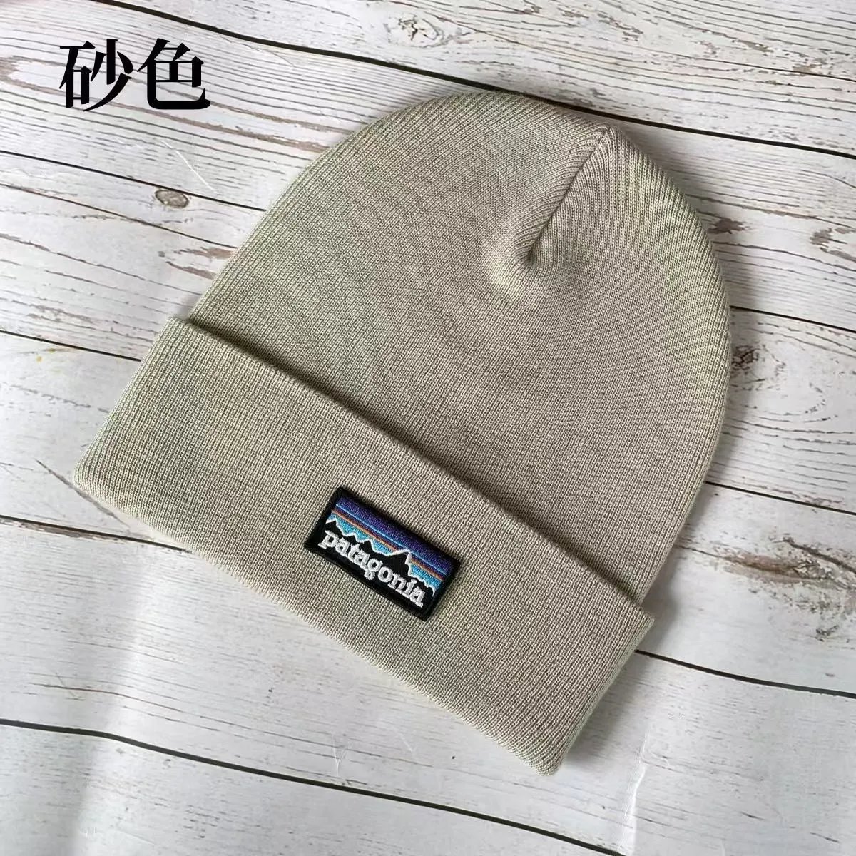 Patagonia M's Line Logo Badge Beanie Gray - 5