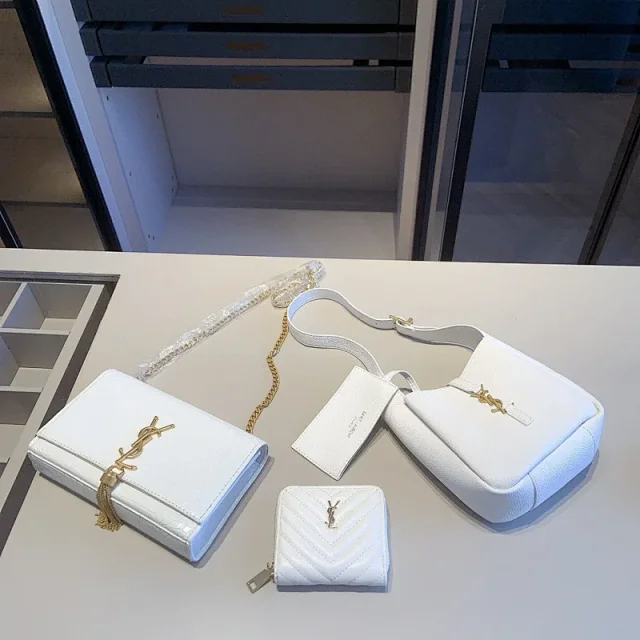 Louis Vuitton Handbags Three-piece handbag set with matching wallet and shoulder strap product detail image 11