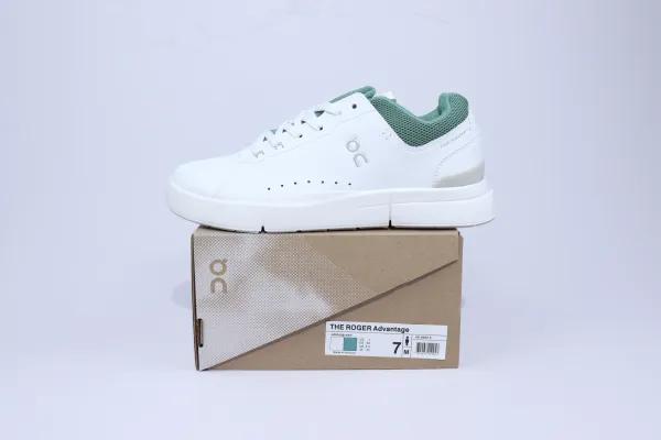 On The Roger Advantage White / Green Sneakers - 1
