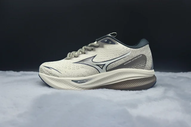 Mizuno Sneakers Athletic product detail image 2