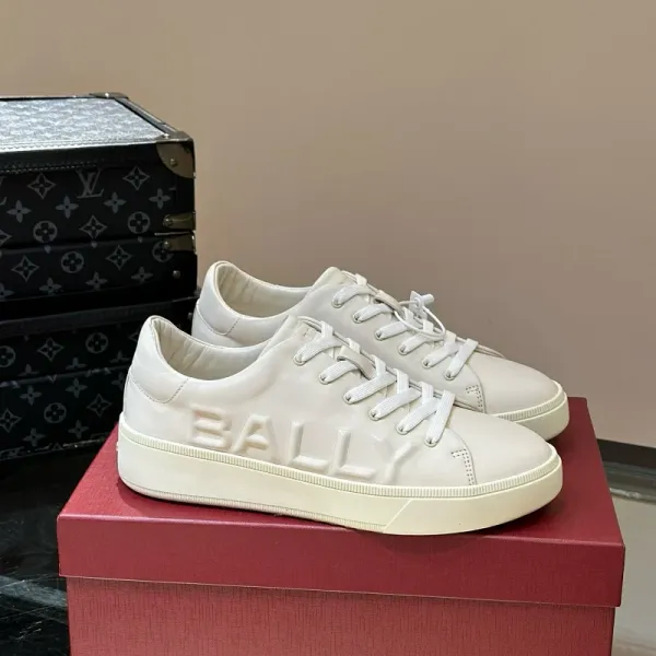 Design Bally White Leather Sneakers with Embossed Logo Sneakers - 1