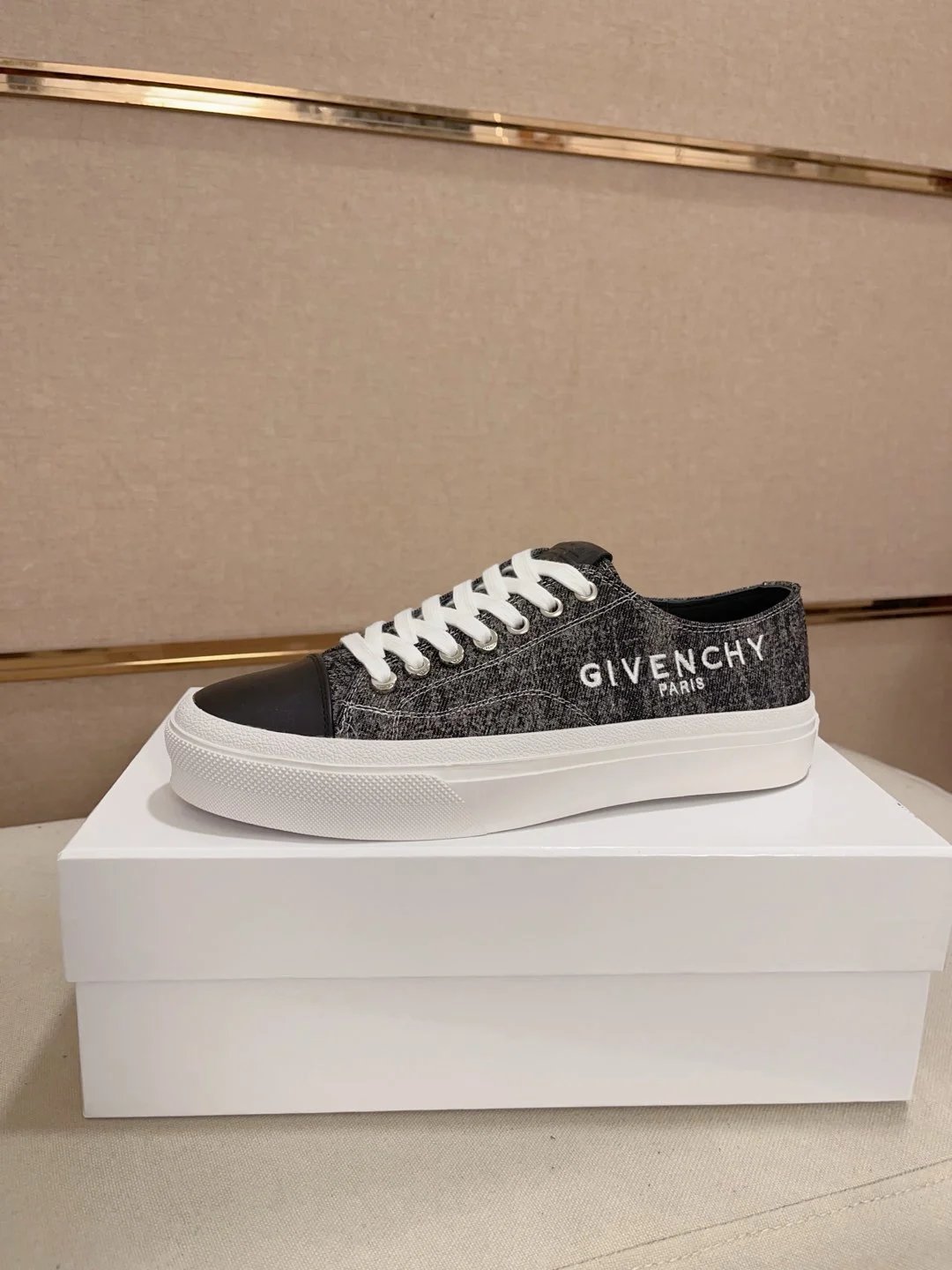 Givenchy Urban Street Sneakers Black White Grid Logo Sneakers Chunky Sneakers - 13