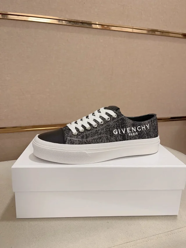 Givenchy Sneakers Low-Top Lace-Up product detail image 11