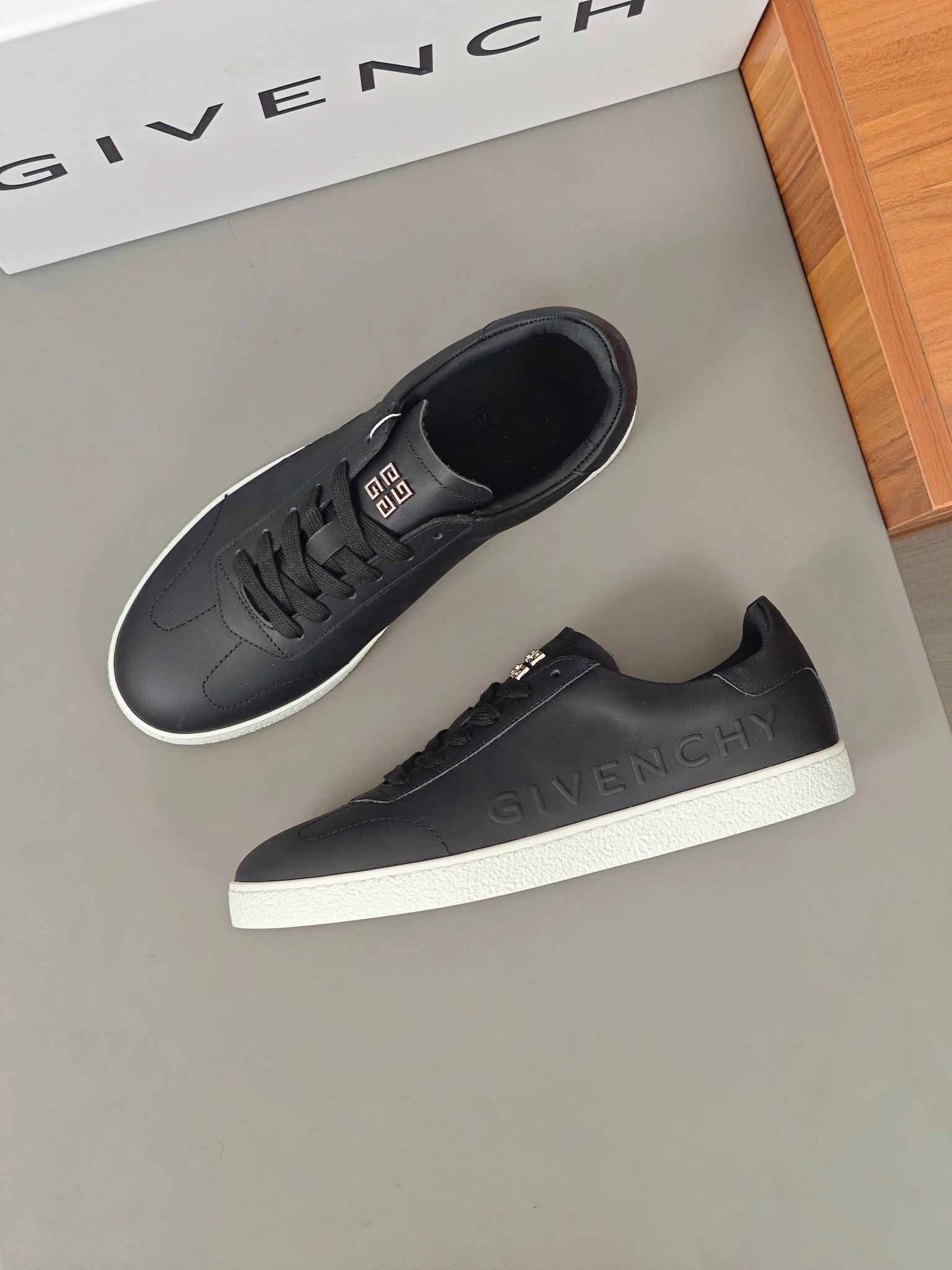 Givenchy Urban Street Sneakers Black White Grid Logo Sneakers Chunky Sneakers - 7