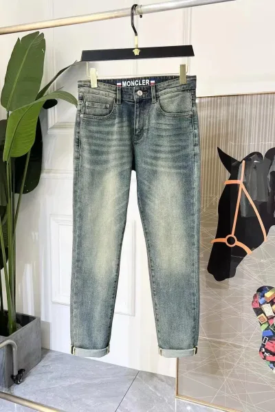 Gucci Distressed Slim-Fit Jeans Dark Wash - 15