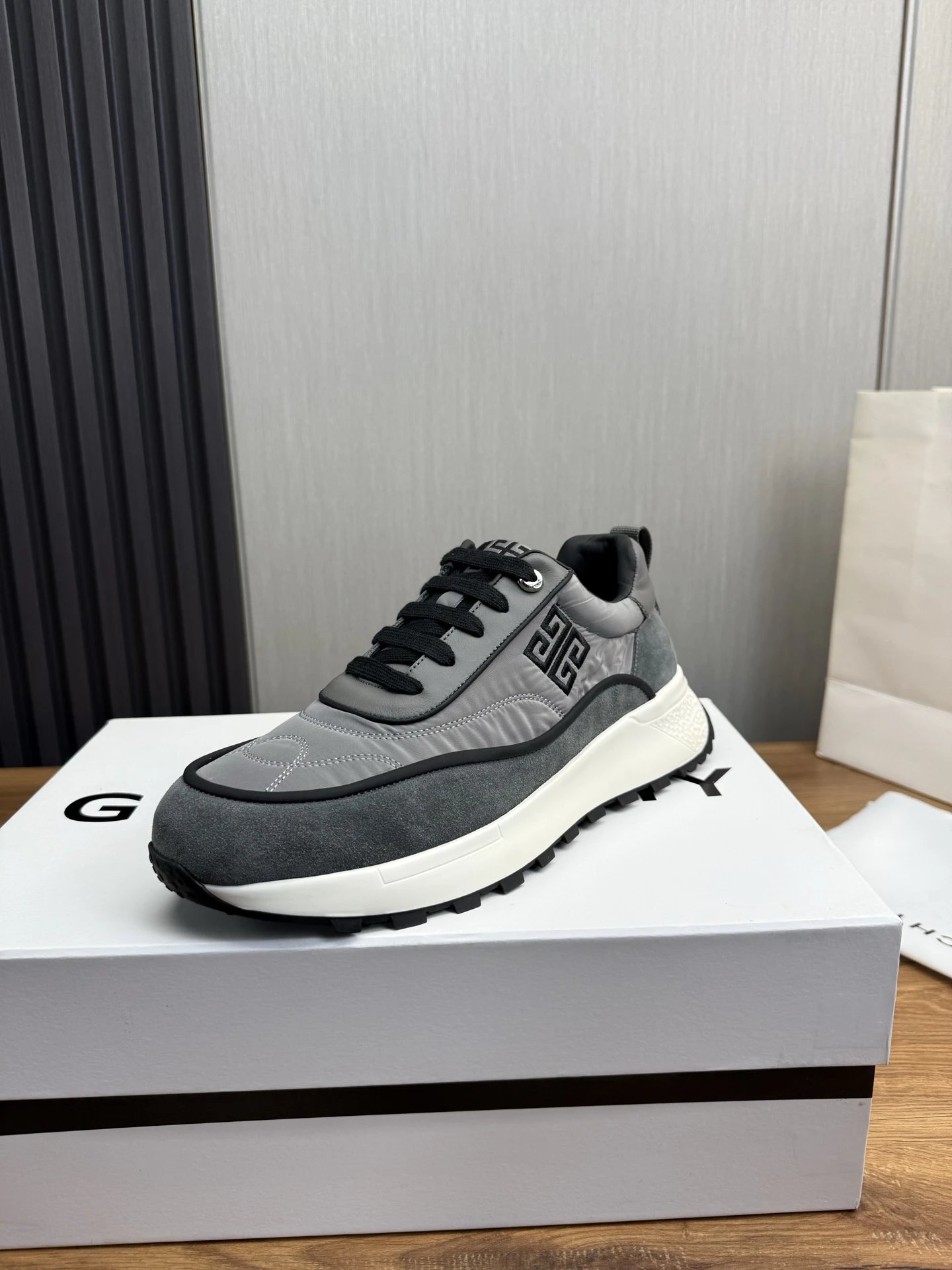 Givenchy Urban Street Sneakers Black / White Chunky Sneakers - 14