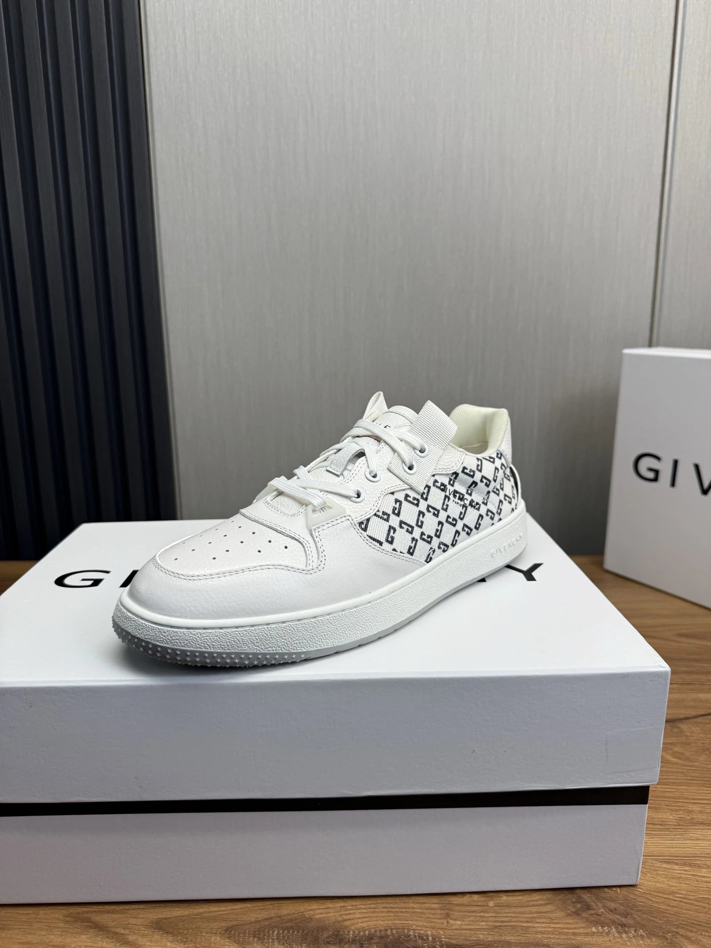Givenchy Urban Street Sneakers Black / White Chunky Sneakers - 4