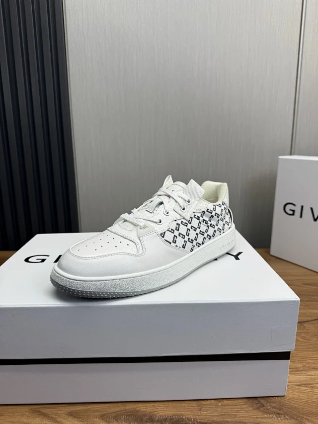 Givenchy Sneakers Low-Top Lace-Up with Monogram Side Panels product detail image 2