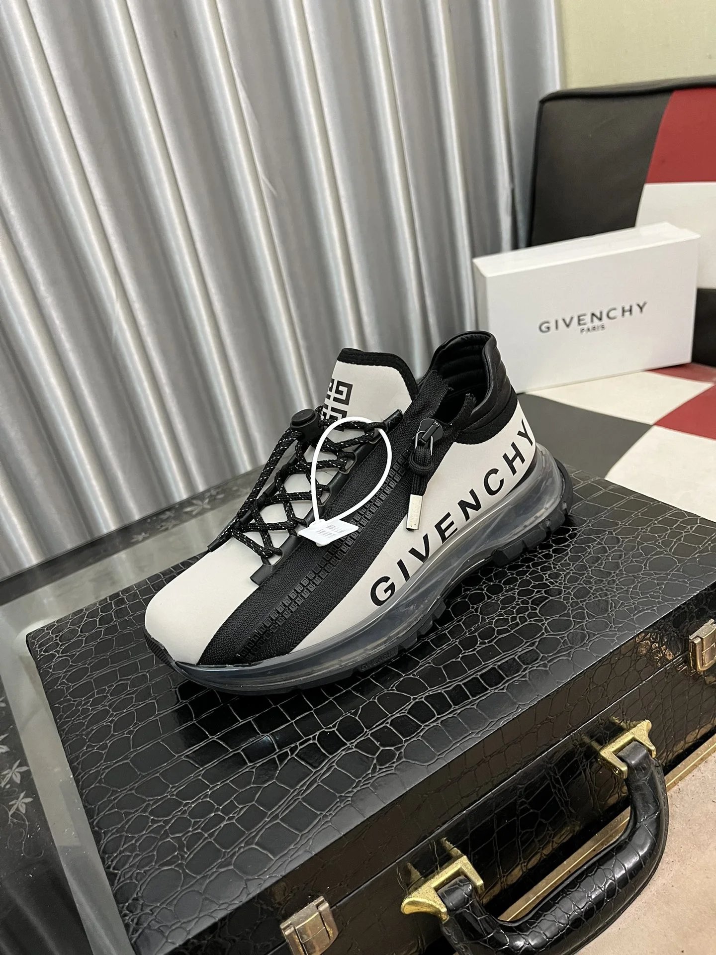 Givenchy Urban Street Sneakers Black / White Chunky Sneakers - 12