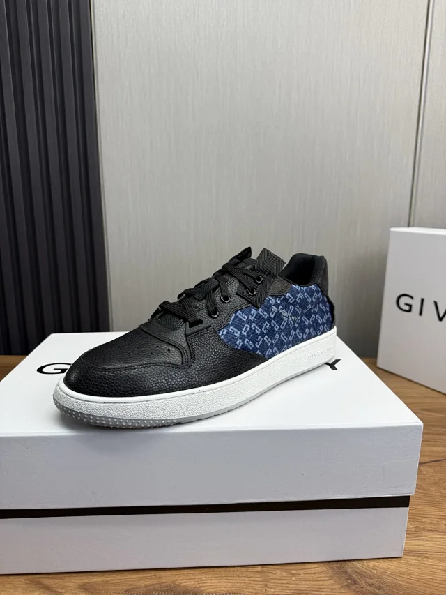 Givenchy Sneakers Low-Top Lace-Up with Monogram Side Panels product detail image 3