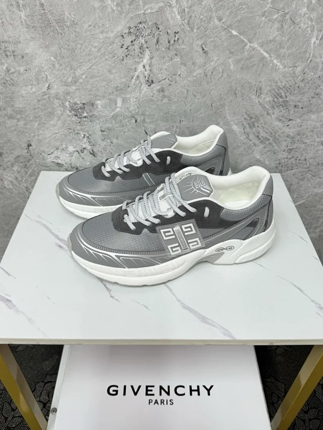 Givenchy Sneakers Low-Top Mesh with 4G Emblem product detail image 2