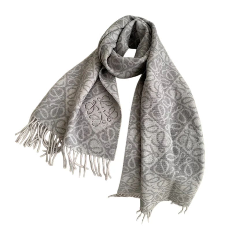Pañuelo Loewe