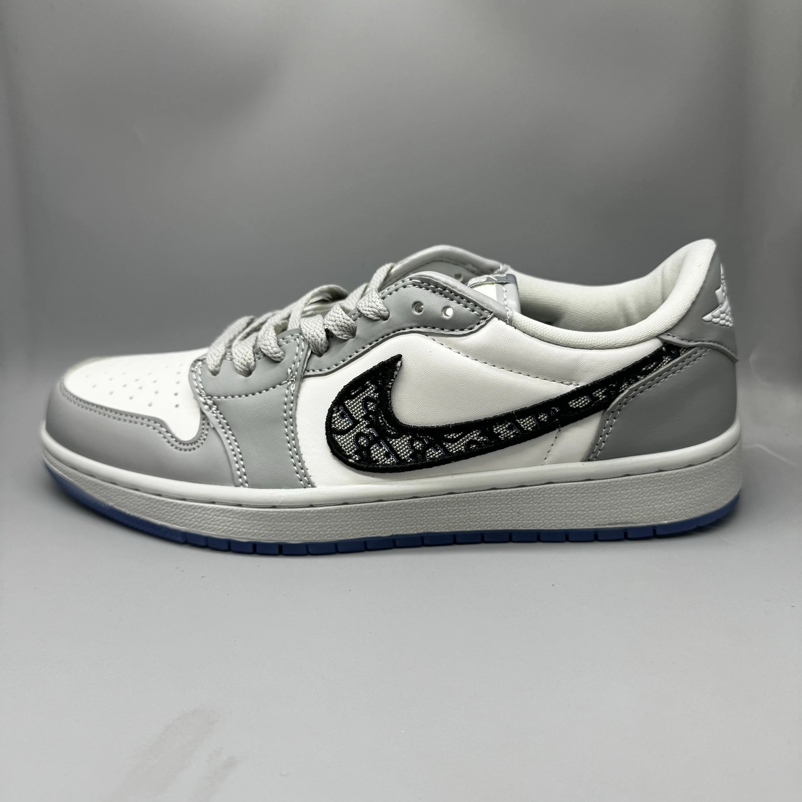 Nike Sneakers Low-top with reverse Swoosh — 8